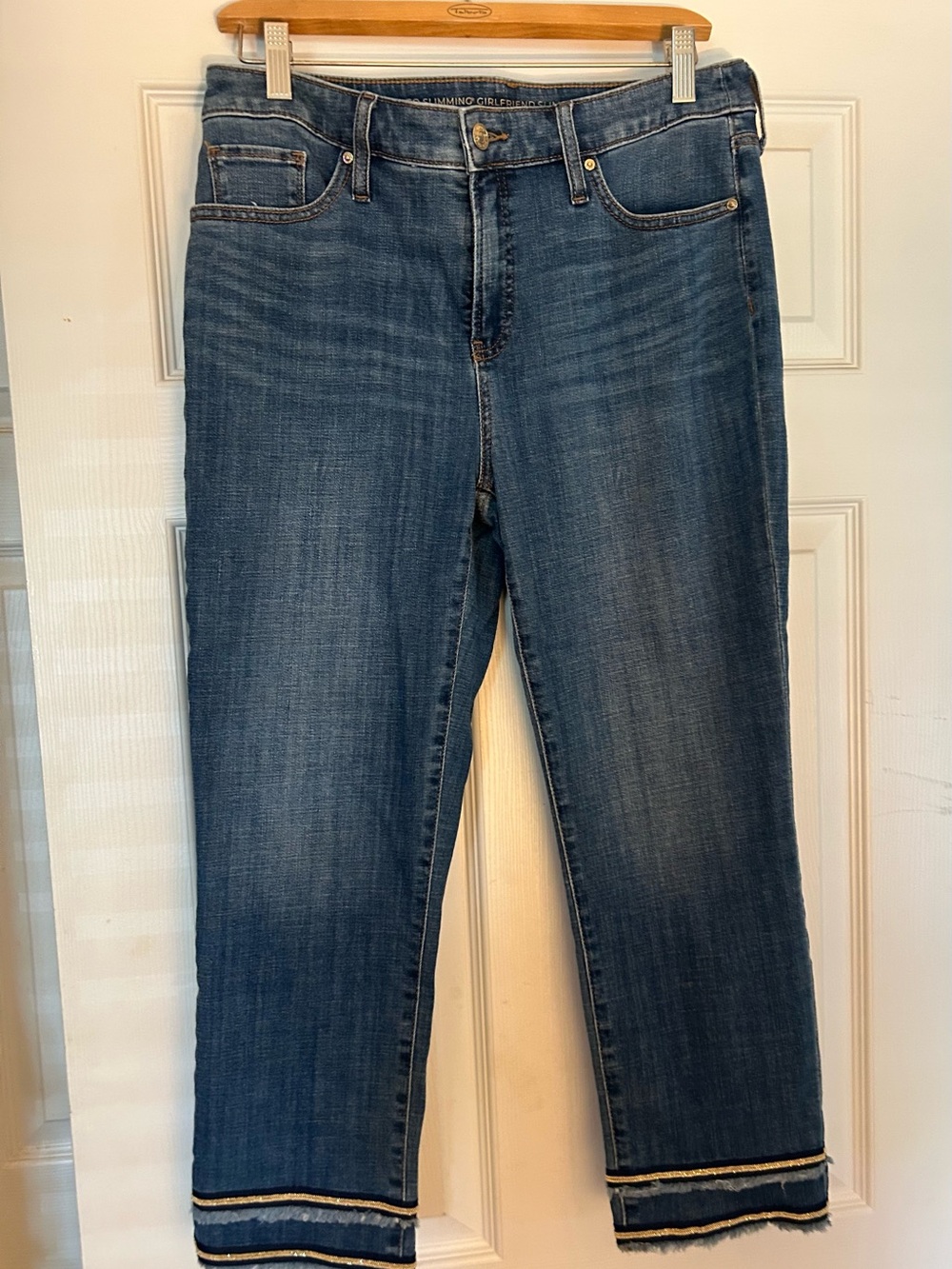 Chico’s slim crop Jeans with Trim Detail